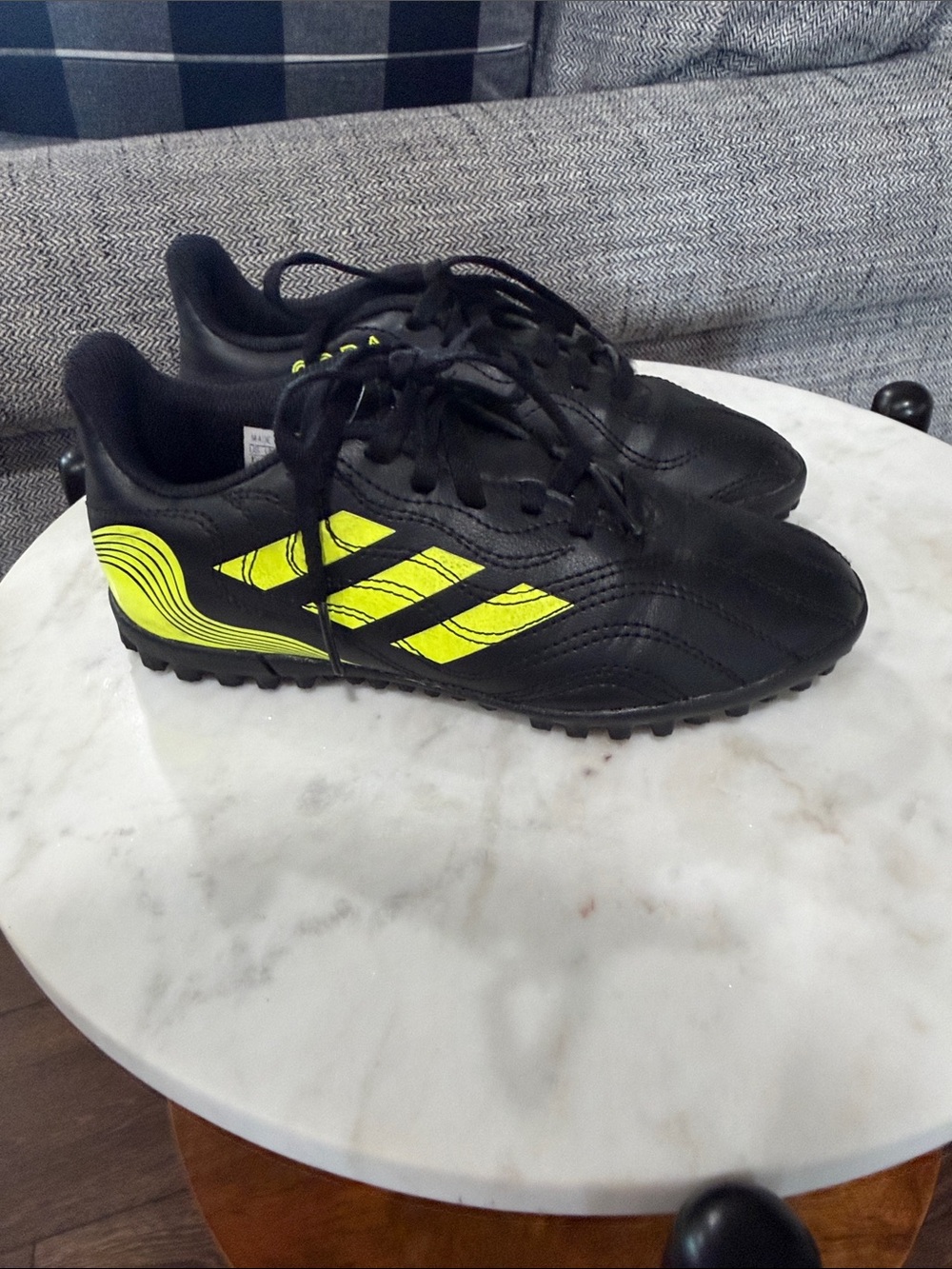 Adidas Kids Black & Neon Yellow Turf Cleat/Shoe size 1.5